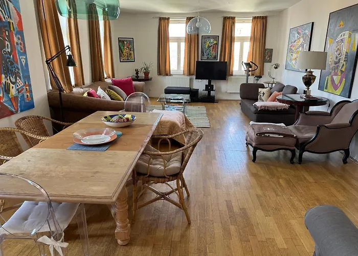 Live At Home In A Popular Large Prague Apartment
